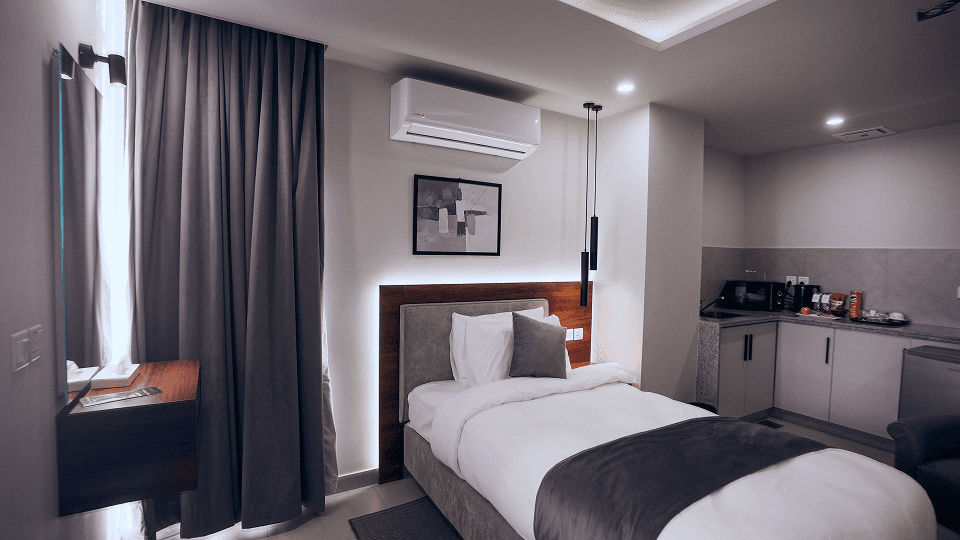 Alpirious room